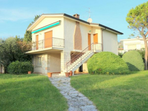 Holiday apartment with large garden and lake view swimming pool at 200m